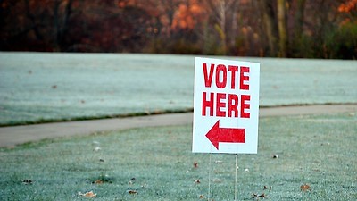 "Vote here" sign in Grand Rapids.