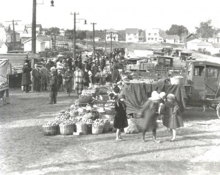 Fulton Street Farmers Market circa 1922.