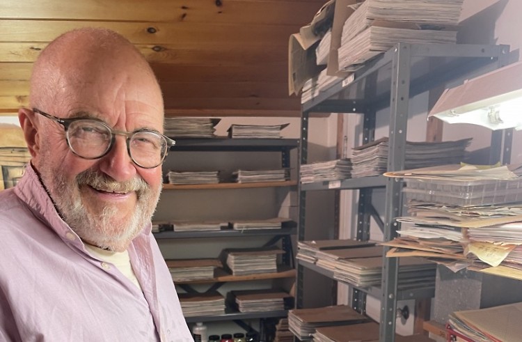 Jerry Gretzinger in his studio