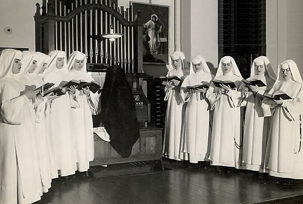 Dominican Novices sing Gregorian Chant (circa 1944) accompanied by Sister Evangelista Rohrl (1888-1976) 