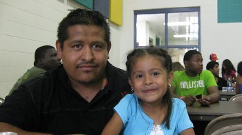 José Vásquez quiere hacer todo lo posible para ayudar a su hija Diane tener éxito en la escuela.