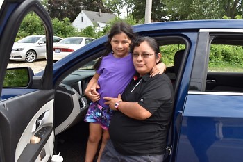 Gloria heard about school Mobile Pantries through her daughter Leticia, a student.