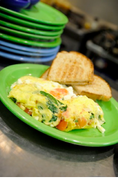 Tomato Spinach Omelet with Toasted Rye