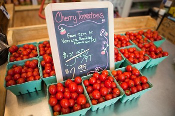 Nourish Organic Market displays tomatoes from Vertical Paradise Farms